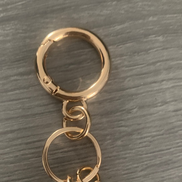 Gold and Green Keychain with Martini Design - Picture 4 of 7